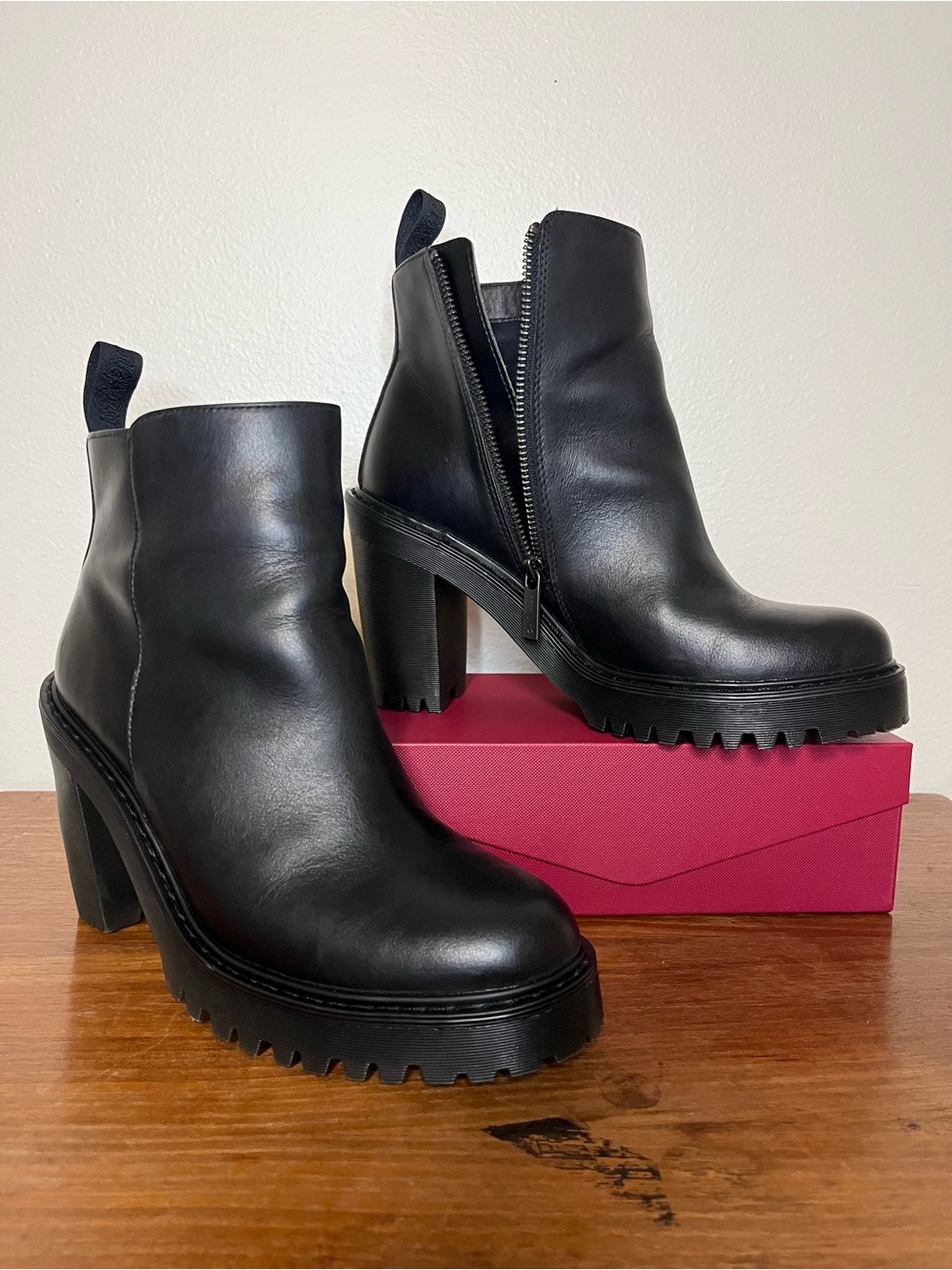 Dr Martens Magdalena Black Leather Ankle Boots w/ Chunky Heel & Lug Soles US 8